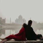 Couple sitting in a boat with Taj Mahal background -image tries to explain benefits of Filing ITR with your Life Partner